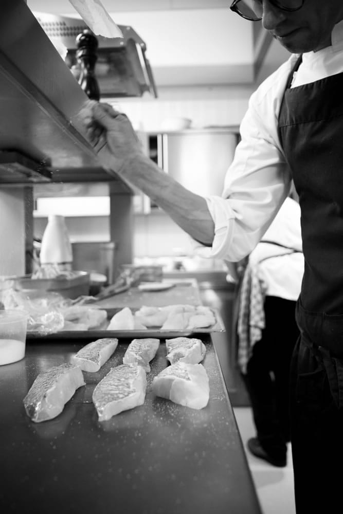 Zwart-wit sfeerfoto van Bistro Berto